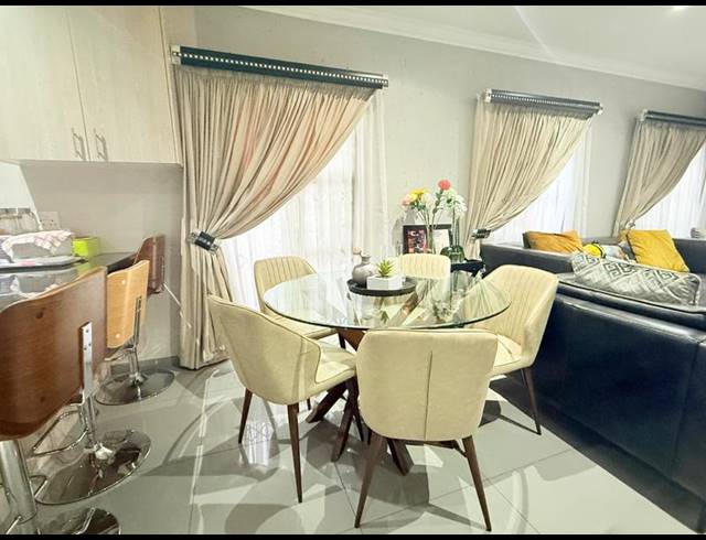 4 BEDROOM TOWNHOUSE FOR SALE IN VANDERBIJLPARK SE 3